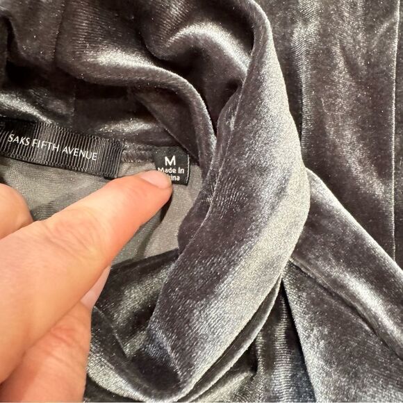 Saks Fifth Avenue Grey Velour Turtleneck Top Women’s Medium - Picture 3 of 3